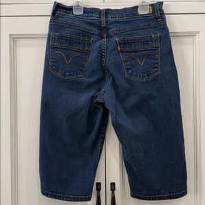 LEVI’S SAN Francisco 512 perfectly slimming Capri  Size 12 dark wash denim jeans